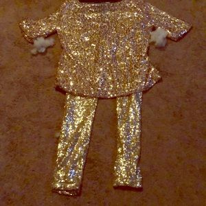 Top size medium bottom is a large